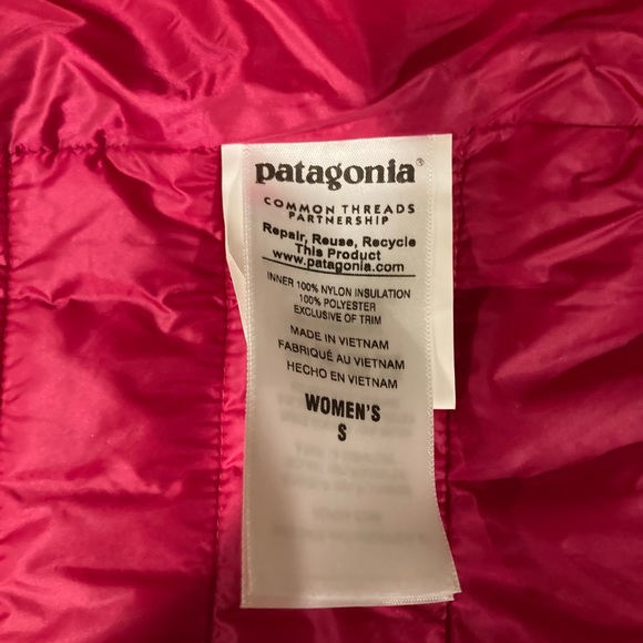 Patagonia Vosque Puffer in Hot Pink - Picture 10 of 11